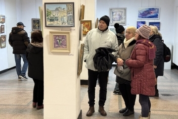 Изложбата „Вино, любов и традиции“ превръща 80 платна в празник на изкуството