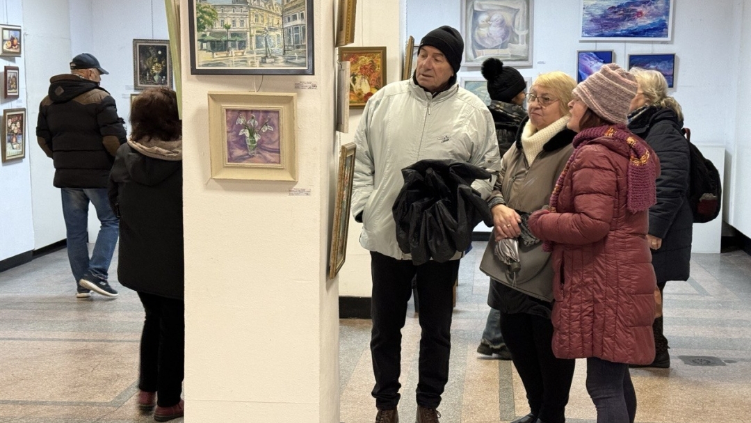 Изложбата „Вино, любов и традиции“ превръща 80 платна в празник на изкуството