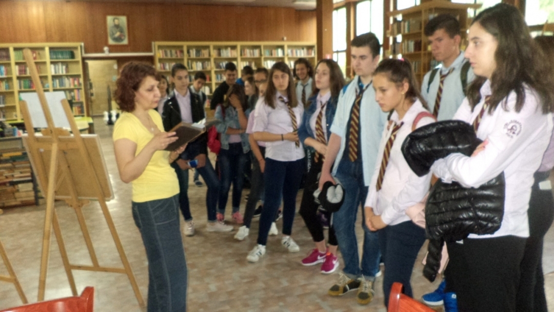 Ученици научиха от архив за лидерството на Русе в българската икономика