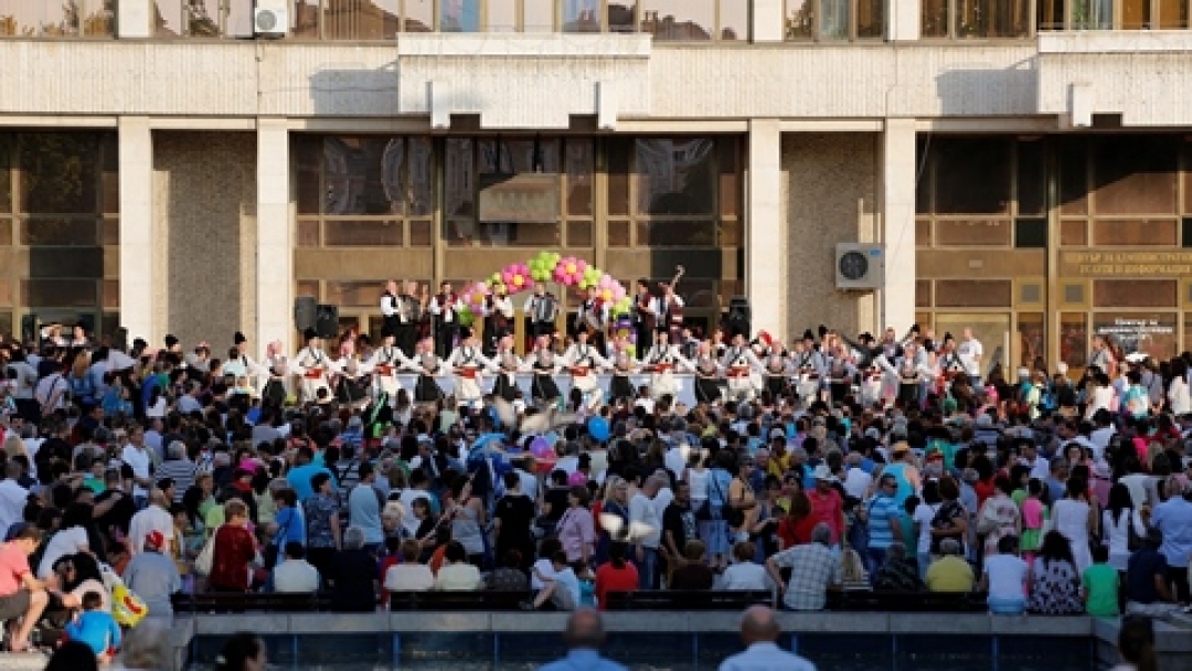 Хиляди русенци се маскираха и се забавляваха на карнавала