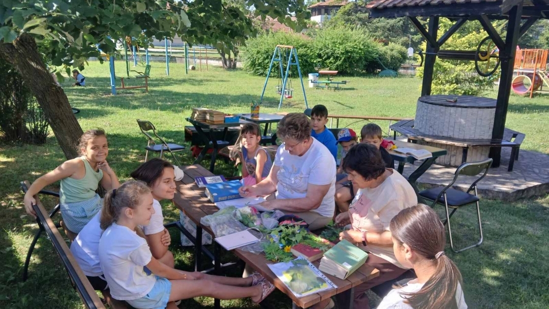Проект „Лято сред природата“ възражда връзката между поколенията в село Бъзън