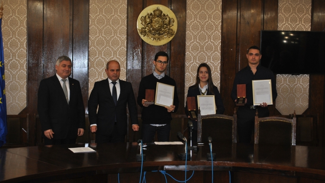 Кметът Пламен Стоилов връчи почетните награди "Русе - 21 век"