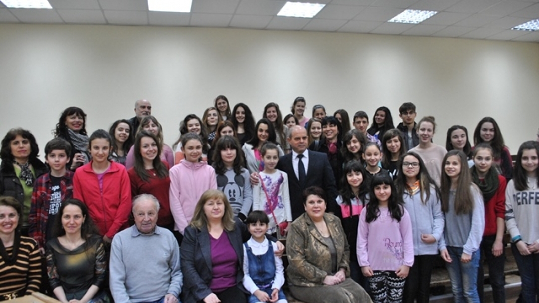 Кметът Пламен Стоилов посети ремонтираната хорова зала