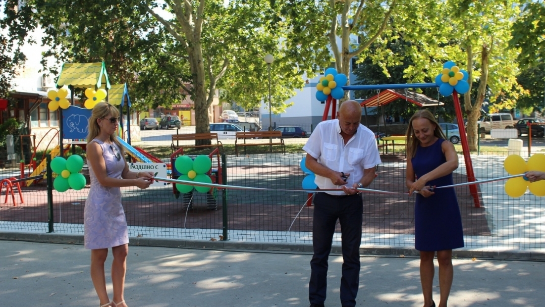 Нови детски площадки дари "ЕКОПАК България" на Община Русе