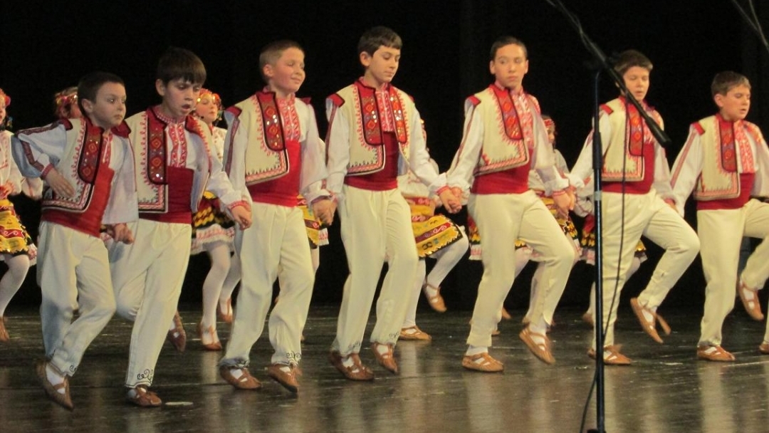 Таланти от 22 града се представиха на шестия Национален фолклорен конкурс 