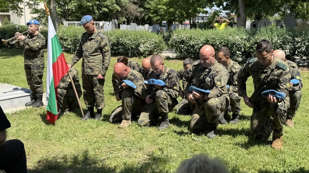 Пет военни залпа отбелязаха 20-годишнината от гибелта на офицерски кандидат Валентин Донев в Ирак