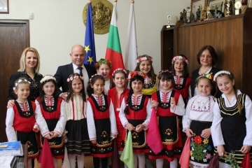 Лазарки наричаха за здраве в Община Русе