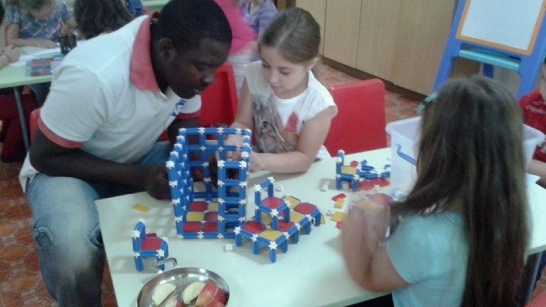 Чуждестранни стажанти преподават в детски градини