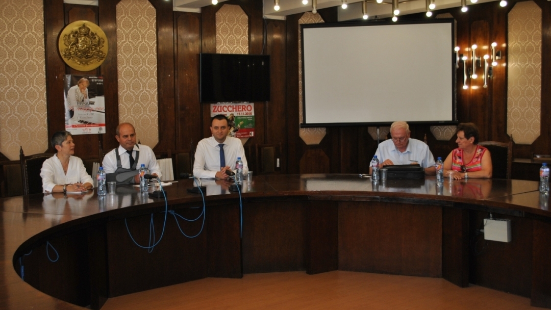 Кметът Пламен Стоилов се срещна с делегация от почетни консули