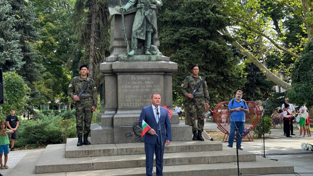 Русе почете 140 години от Съединението с тържествена церемония и историческа възстановка