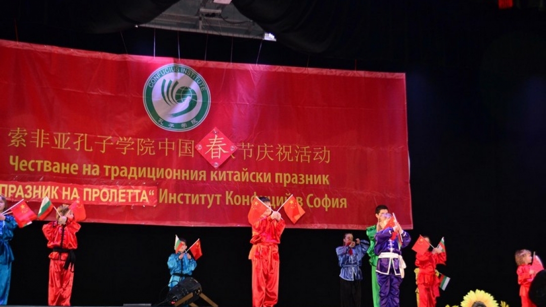 Зрелищен спектакъл за китайската Нова година в Русе 