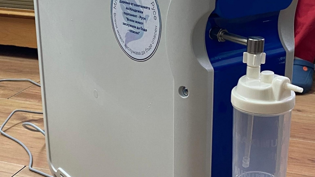 Младежкият парламент дари кислороден апарат и парична сума на Тубдиспансера