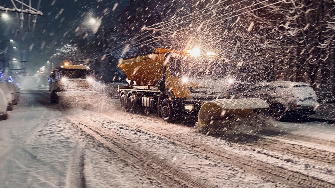 Продължава работата на снегопочистващите фирми по поддържане на проходимостта на пътната мрежа в община Русе