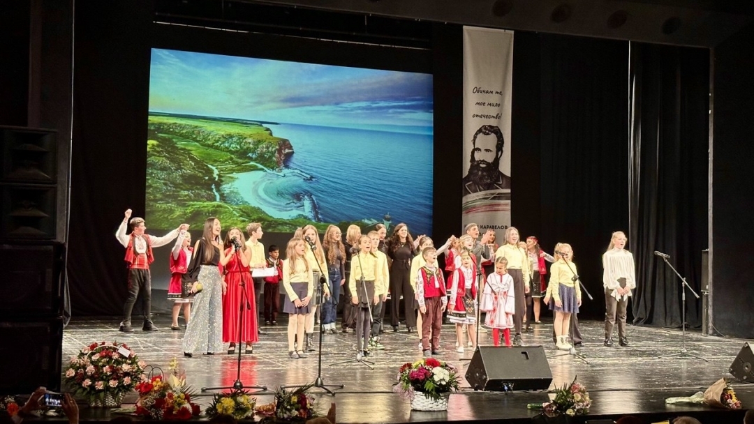 С тържествен концерт и богата художествена програма ОУ „Любен Каравелов“ отбеляза своя патронен празник