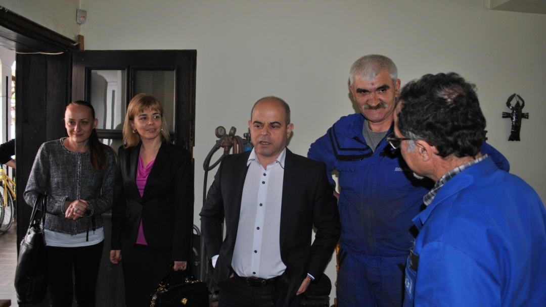 Кметът Пламен Стоилов инспектира Задругата на майсторите