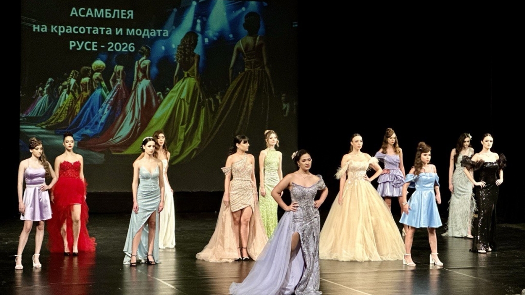 Спектакълът „Асамблея на красотата и модата“ превърна сцената на Доходното здание в пространство на естетика и съпричастност