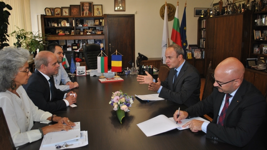 Кметът Пламен Стоилов се срещна с посланика на Румъния - Йон Гъля