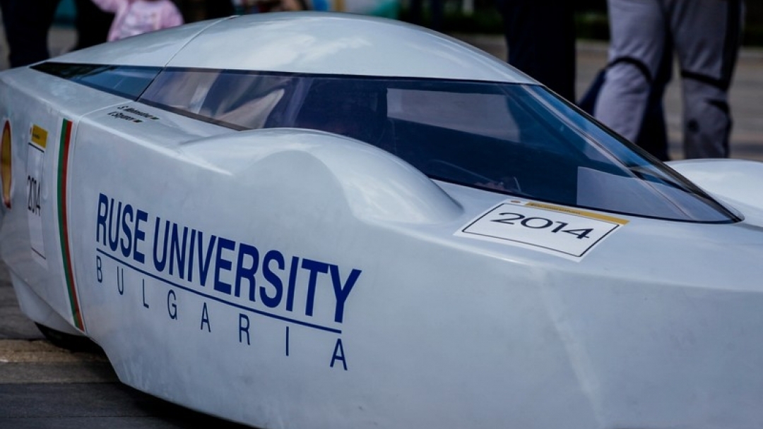 Русе изпрати студенти с електромобил на състезание в Ротердам