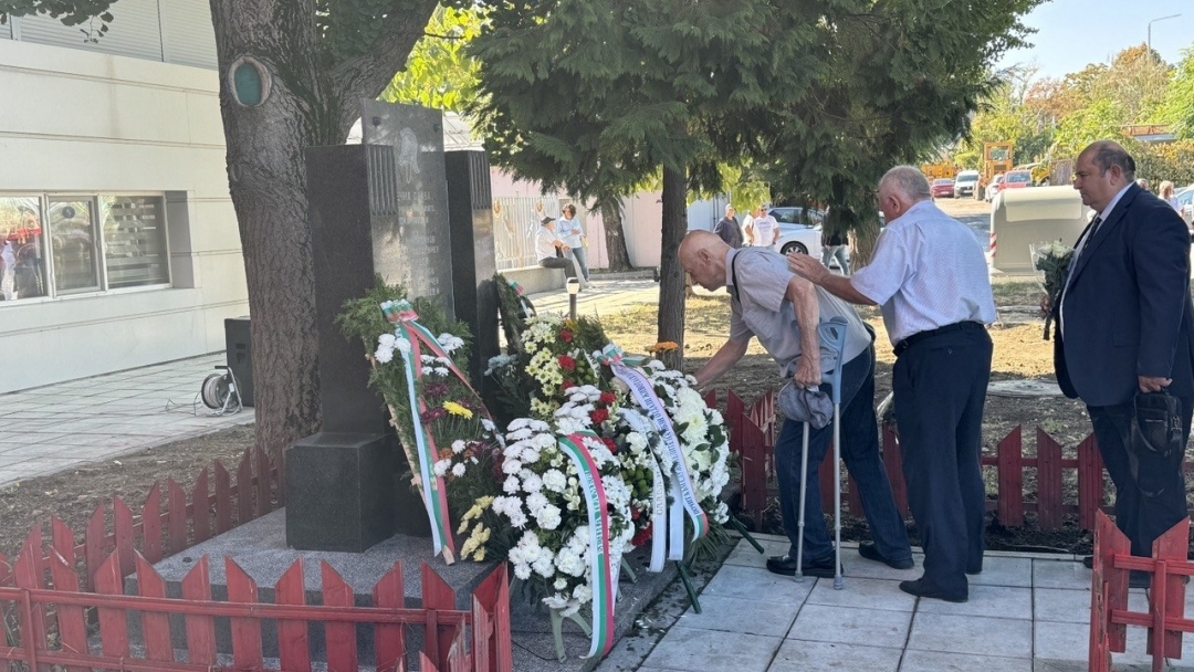 Русе отдаде почит и признателност на пожарникарите за професионализма и всеотдайността им