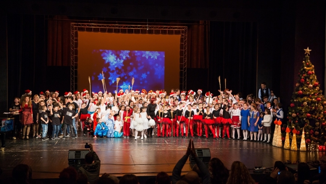 Общински Младежки Дом представи своя традиционен годишен коледен концерт