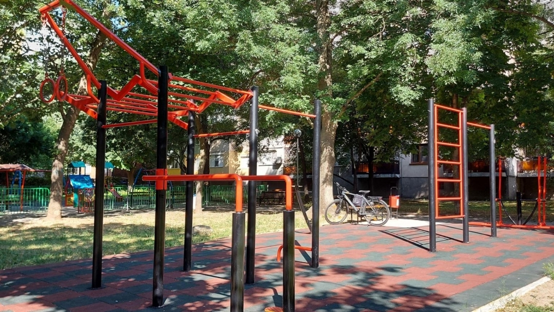 Детски и фитнес площадки, ново осветление и асфалтирани междублокови алеи са изградени в кварталите на Русе до момента