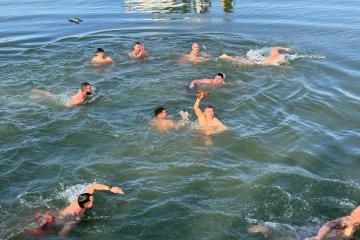 53-годишният Венцислав Николов хвана Богоявленския кръст