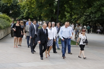 Министър Павлова и кметът Стоилов откриха реконструираните „Александровска“ и „Батенберг“