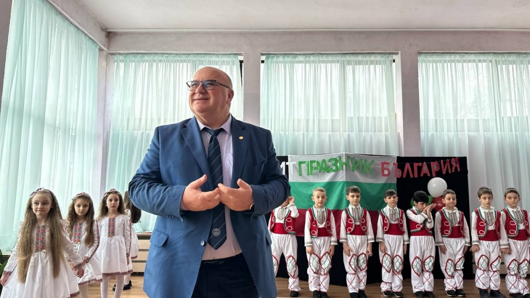 Енчо Енчев уважи празника за 3 март на ДГ „Пролет“