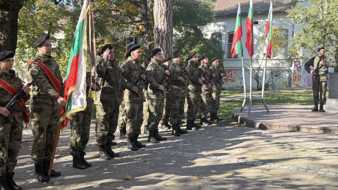 Русе почете паметта на героите с военен ритуал и панихида за Архангелова задушница