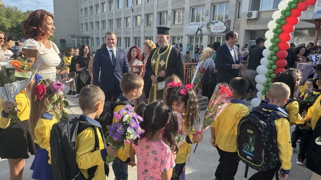 С тържествени церемонии бе даден старт на учебната година в училищата и детските градини в община Русе