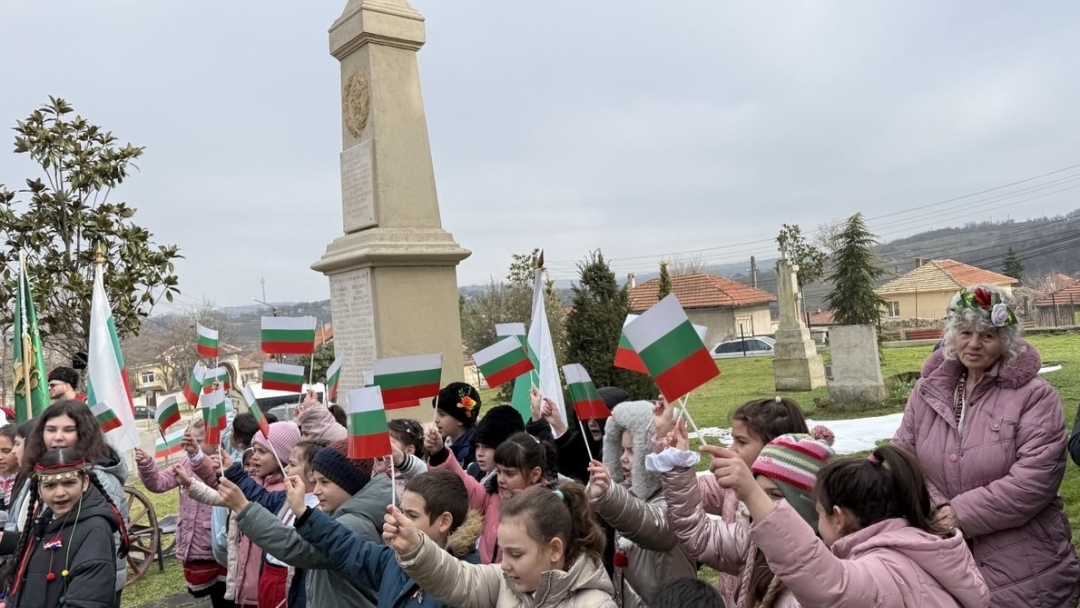 Със залпове на Черешовото топче в Долапите честваха Трети март