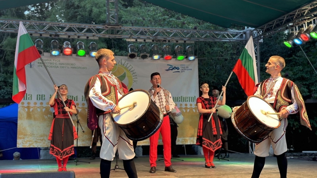 Клуб за автентични песни и танци Калипетрово са големите победители в Националния фолклорен фестивал в Николово