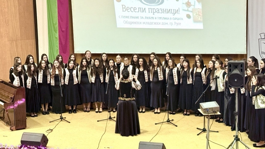 Хорове от Русе и Гюргево обединиха коледните си послания в концерта „Тиха нощ, свята нощ“  