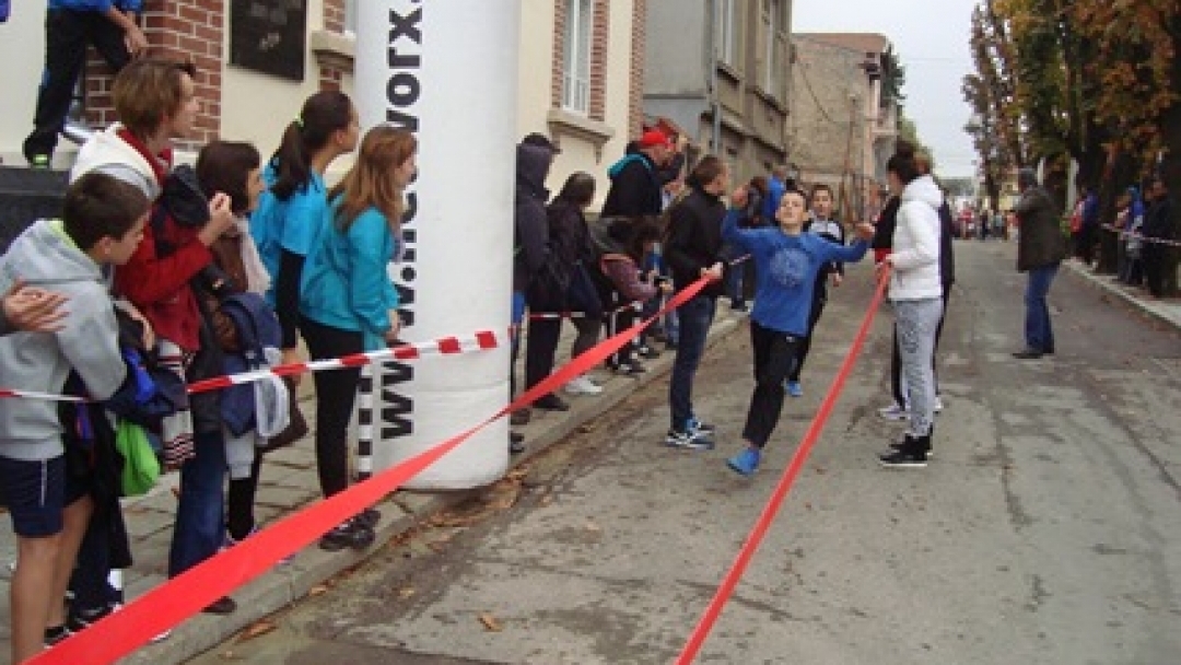 Инж. Димитър Наков откри и награди победителите от общинския крос „Баба Тонка“