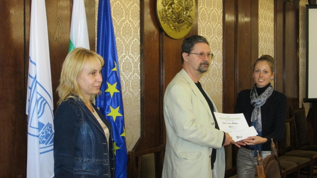 Осиновители на зелени площи от Русенския кей получиха сертификати