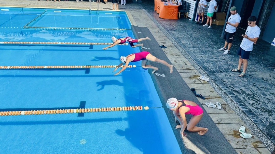 Десетото издание на турнира по плуване „Александър Русев“ събира 80 деца в двудневна надпревара