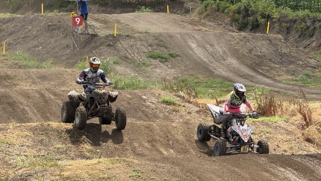 40-метрови скокове и скоростни битки завладяха  полигона  Godzilla MX Track в Сандрово