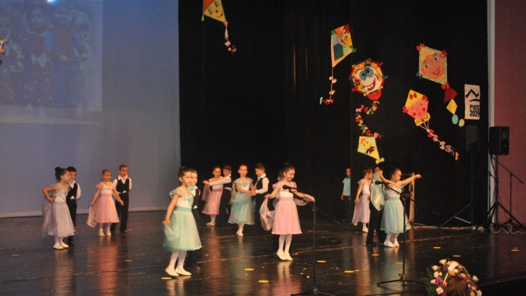 250 деца от 12 детски градини участваха в ежегодния годишен концерт на детските градини в Русе
