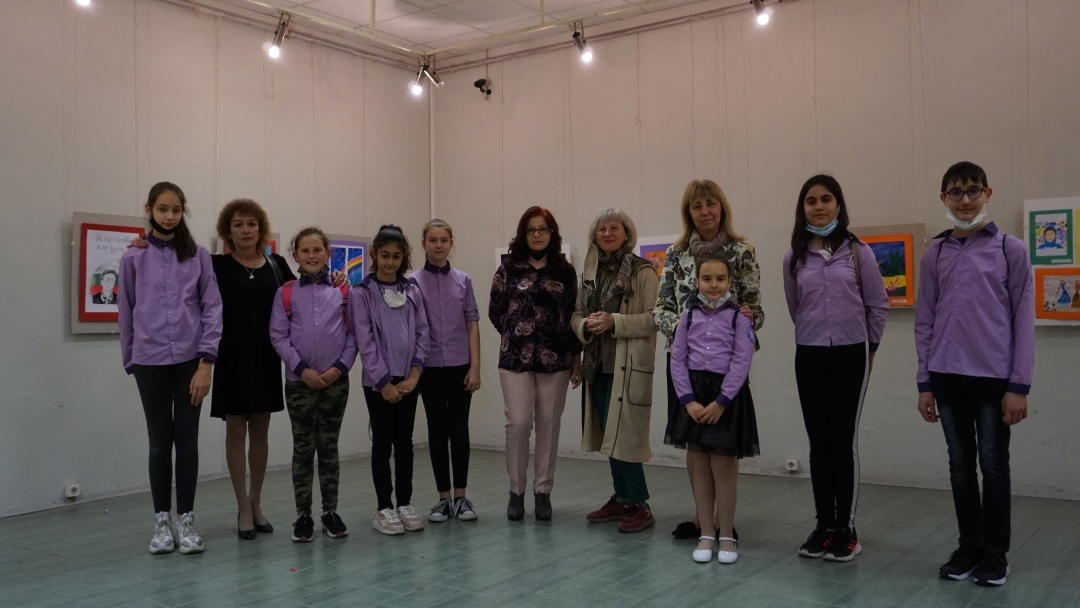 Деца от ОУ „Ангел Кънчев“ представят своя изложба
