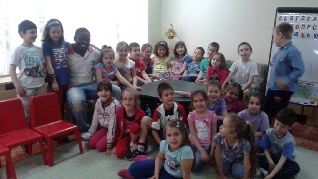 Чуждестранни стажанти преподават в детски градини