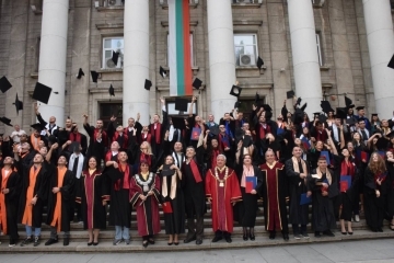 Mayor Pencho Milkov congratulates the Class of 2025 of the University of Ruse