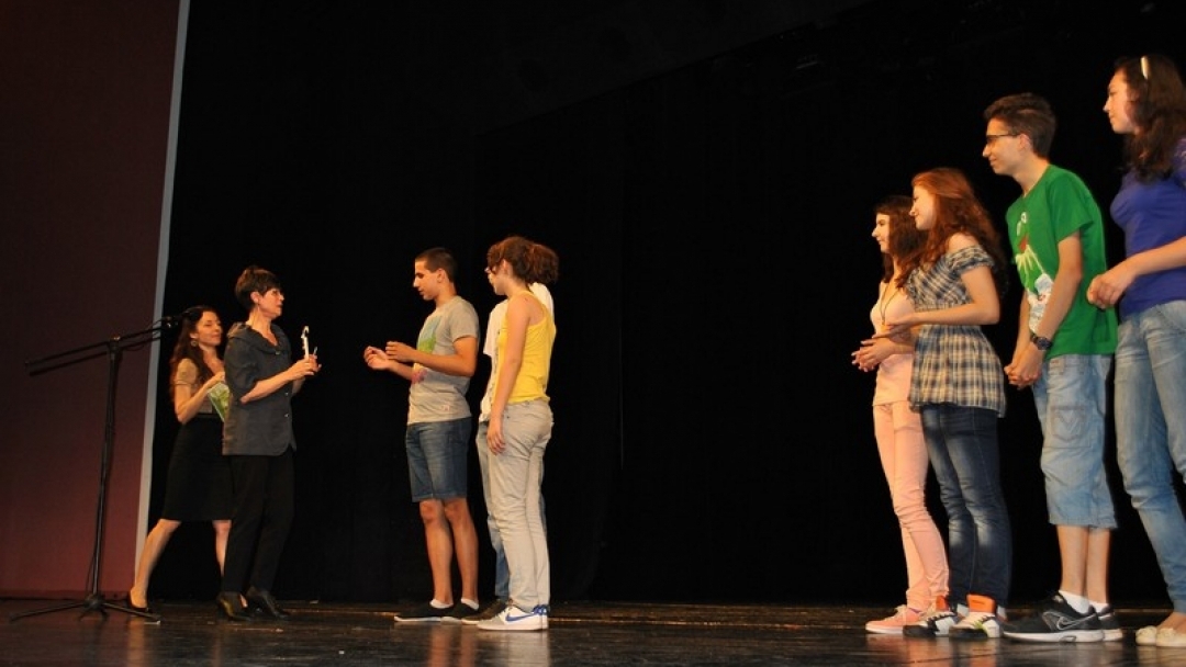 Голямата награда на театралния фестивал „Климент Михайлов” за младите актори от СОУ „Христо Ботев” – Русе