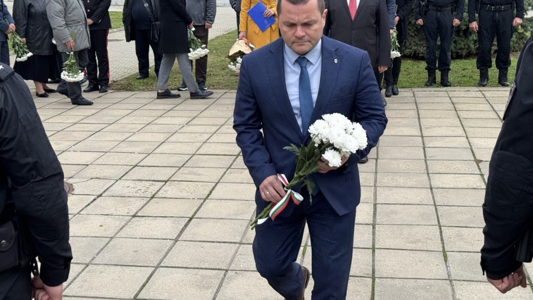 Русе почете професионалния празник на полицейските служители с тържествена церемония