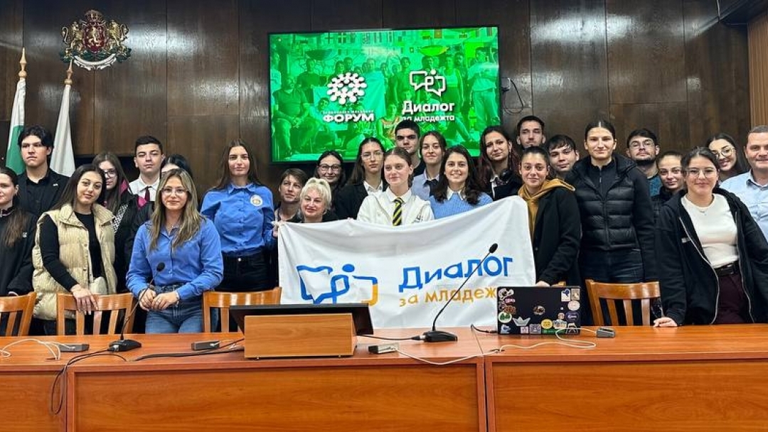 Представители на Националния младежки форум обсъдиха с Пенчо Милков идеи за развитие на града