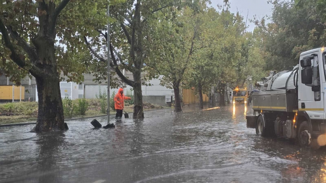 Община Русе мобилизира всички ресурси за справяне с последствията от проливния дъжд
