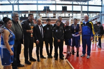 Кметът Пламен Стоилов награди най-добрите боксьорки с Купа „България“