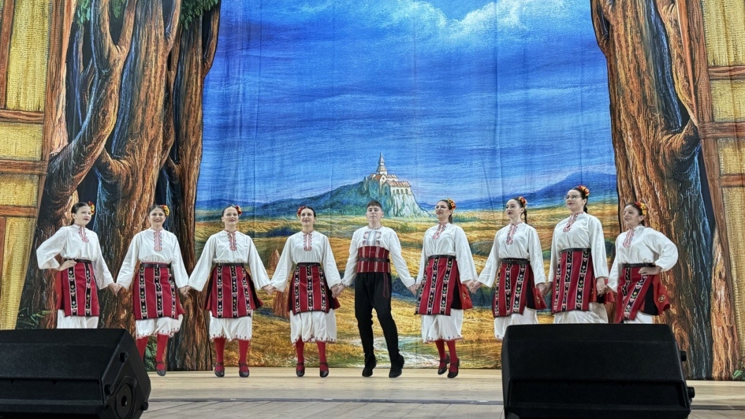 Танцов състав „Мартенски пъзел“ отбеляза 15 години с тържествен концерт