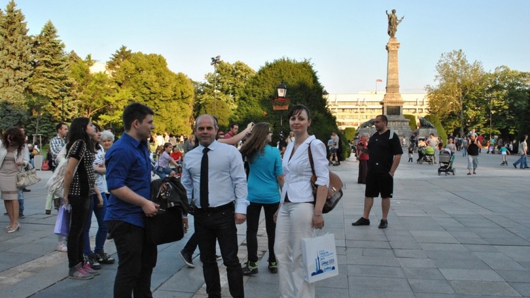 Кметът Пламен Стоилов връчи Награда за иновации на преподавател по информатика