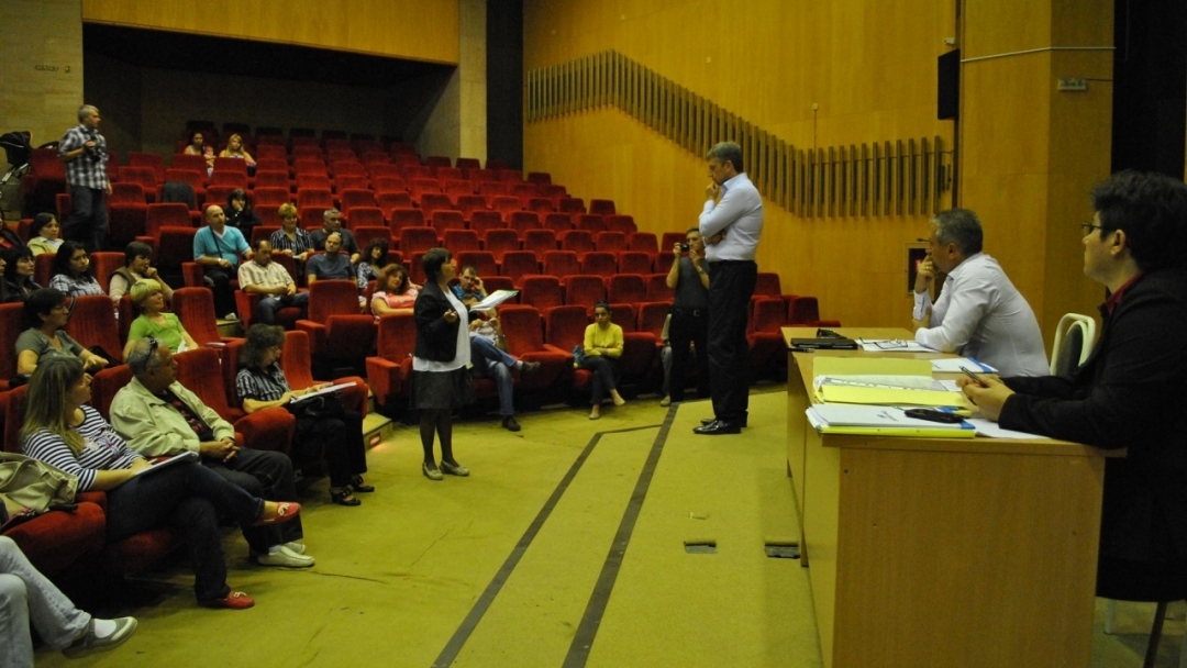 Ръководството на ЕНЕРГО-ПРО и живеещи в АОНСУ се срещнаха по инициатива на кмета Пламен Стоилов 