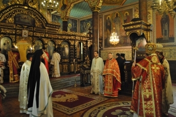 Празнична литургия, концерт и церемония по поднасяне на венци и цветя за 6 май в Русе